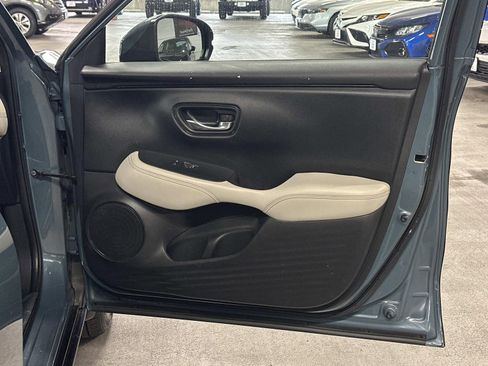 Used 2023 Honda HR-V EX-L image 11