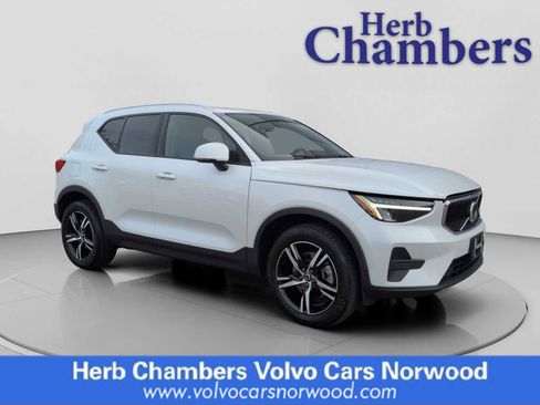 Certified 2023 Volvo XC40 B4 Core w/ Convenience Package image 1