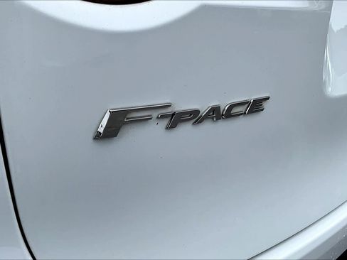 Used 2018 Jaguar F-PACE Premium image 30
