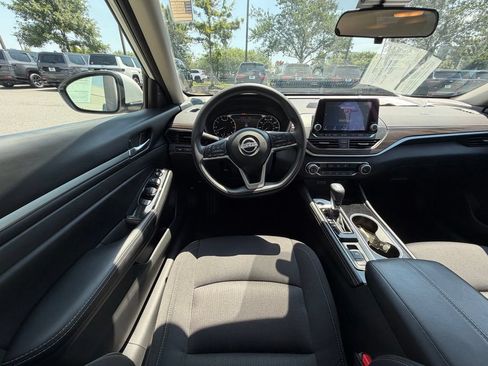 Used 2023 Nissan Altima 2.5 SV AWD/4WD image 19