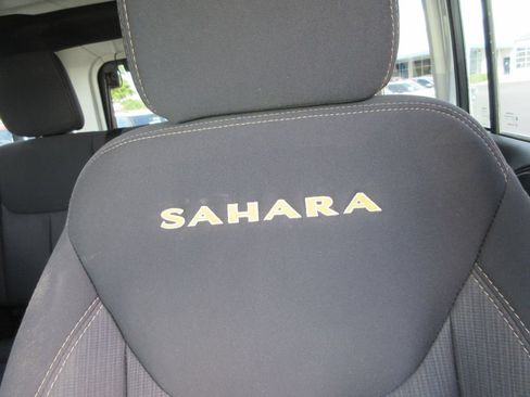 Used 2014 Jeep Wrangler Unlimited Sahara w/ Dual Top Group AWD/4WD image 22