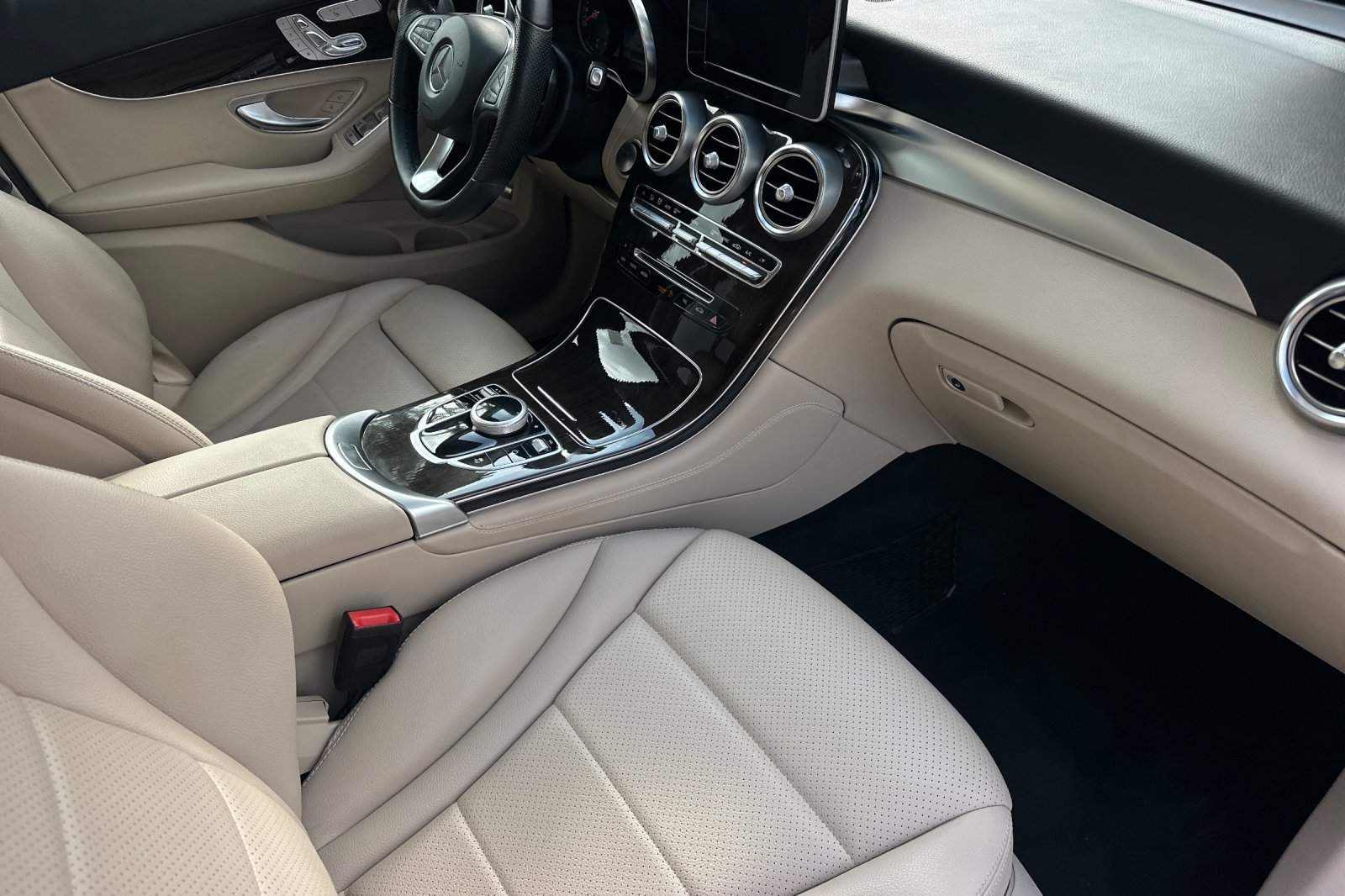 Used 2019 Mercedes-Benz GLC 300 image 16
