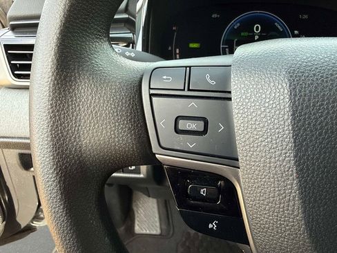 Used 2025 Toyota Camry LE w/ Convenience Package image 28