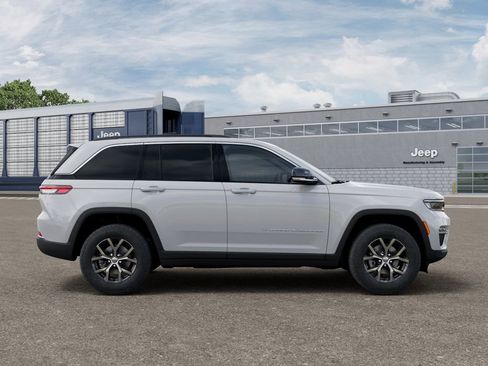 New 2025 Jeep Grand Cherokee Limited w/ Trailer Tow Package AWD/4WD image 21