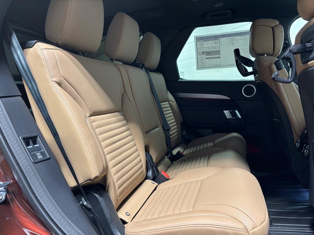 New 2026 Land Rover Discovery Limited Edition AWD/4WD image 37