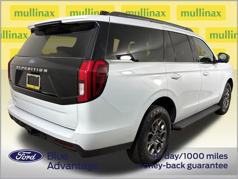 Certified 2025 Ford Expedition Active image 4