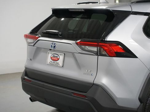 Used 2024 Toyota RAV4 LE image 9