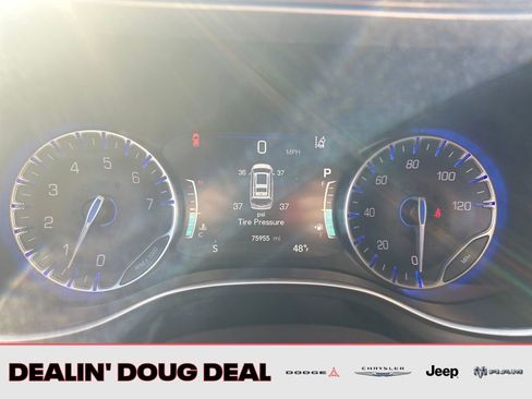 Used 2024 Chrysler Pacifica Touring-L image 15