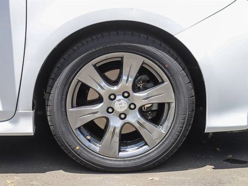 Used 2017 Toyota Sienna SE FWD image 14