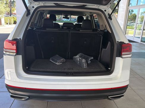 Certified 2024 Volkswagen Atlas SE FWD image 13