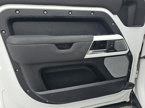 Used 2023 Land Rover Defender 130 S image 11