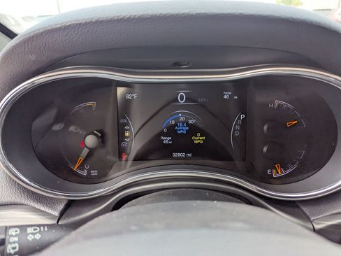 Used 2020 Jeep Grand Cherokee Altitude image 18