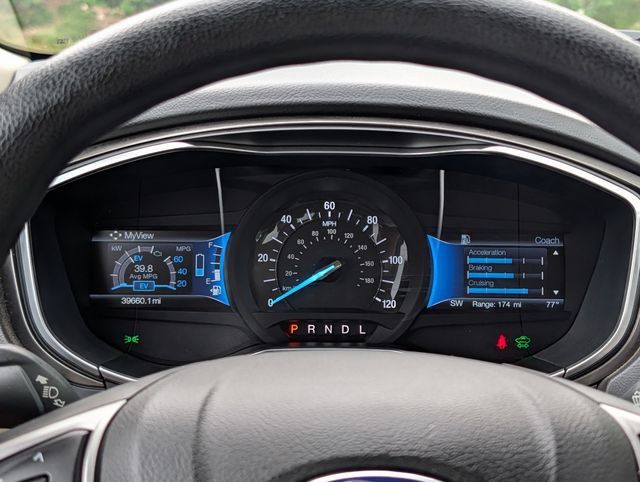 Used 2017 Ford Fusion SE FWD image 23