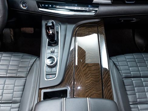 Used 2024 Cadillac Escalade Sport Platinum AWD/4WD image 33