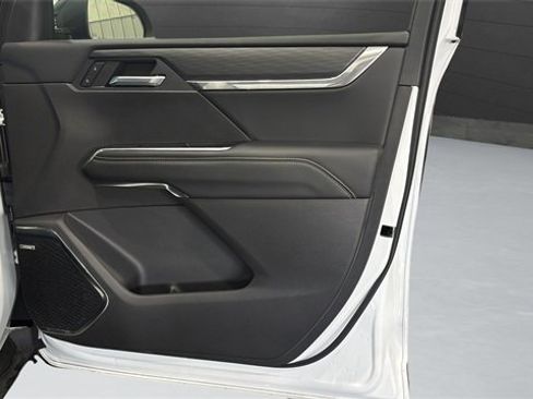 Used 2025 GMC Acadia Elevation image 41