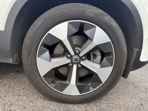 Used 2023 Volvo XC40 B5 Plus w/ Climate Package AWD/4WD image 9