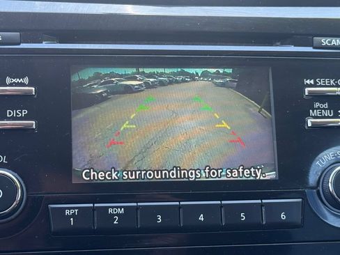 Used 2017 Nissan Rogue SV AWD/4WD image 4