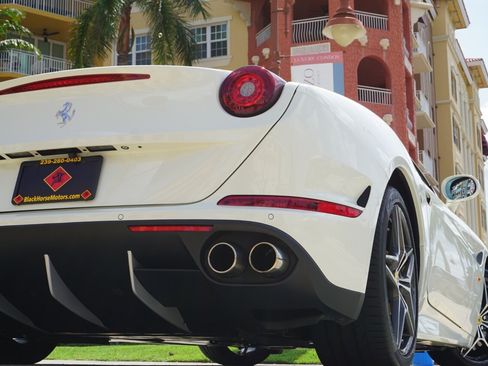 Used 2017 Ferrari California T RWD image 44