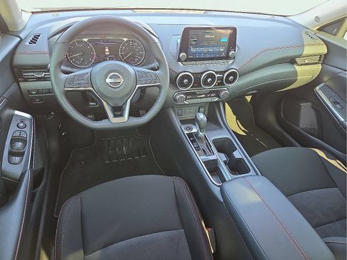 Used 2025 Nissan Sentra SR FWD image 11