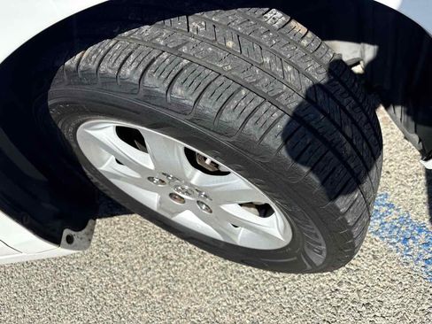 Used 2011 Toyota Camry LE image 7