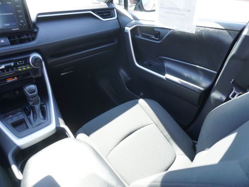 Used 2021 Toyota RAV4 LE FWD image 14