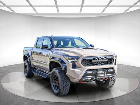 Used 2025 Toyota Tacoma TRD Pro AWD/4WD image 5