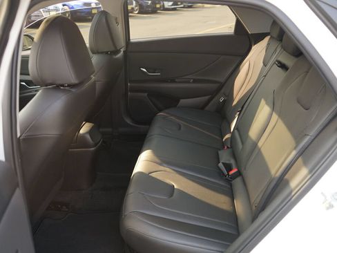 Certified 2021 Hyundai Elantra Limited w/ Cargo Package FWD image 19