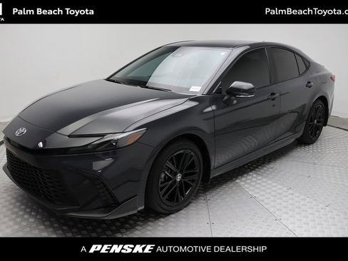 Certified 2025 Toyota Camry SE image 1