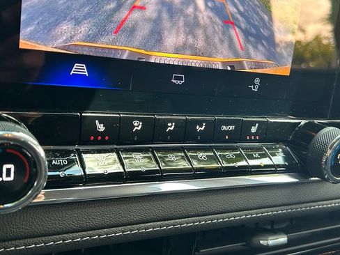Used 2025 Chevrolet Colorado LT w/ Advanced Trailering Package RWD image 25