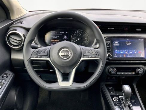 Used 2022 Nissan Kicks SV image 8