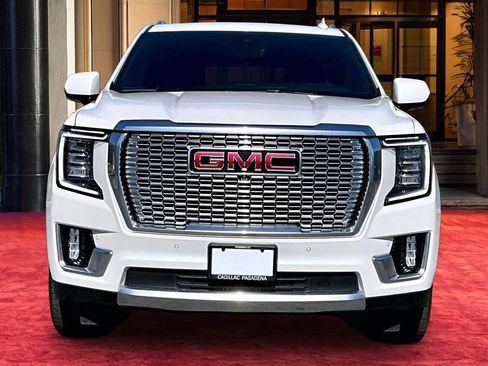 Used 2024 GMC Yukon Denali w/ Advanced Technology Package AWD/4WD image 3