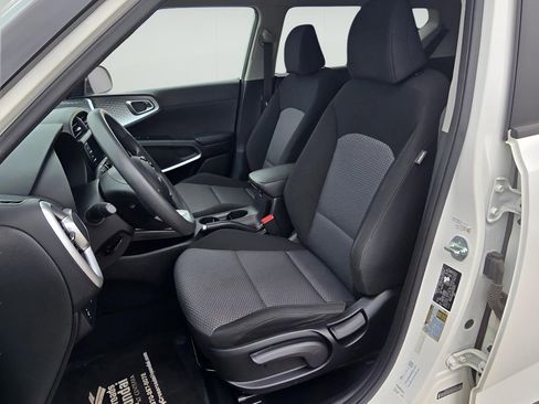 Used 2022 Kia Soul LX image 24