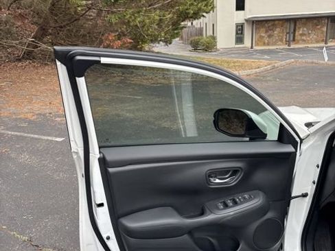 Used 2025 Honda HR-V LX image 25