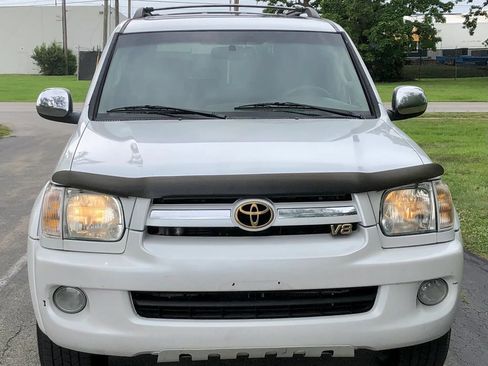 Used 2007 Toyota Sequoia Limited AWD/4WD image 2