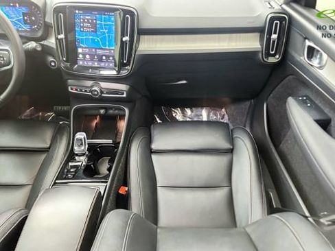 Used 2025 Volvo XC40 B5 Plus AWD/4WD image 53
