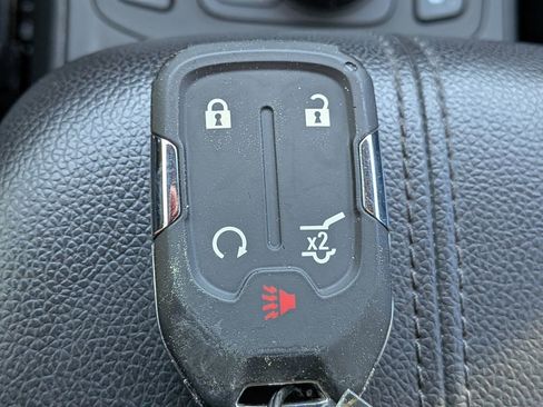 Used 2023 GMC Terrain SLE w/ Driver Convenience Package FWD image 31