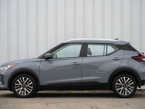 Used 2022 Nissan Kicks SV image 7