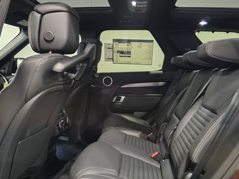 New 2026 Land Rover Discovery Limited Edition image 6