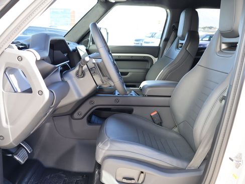 New 2026 Land Rover Defender 110 OCTA image 17