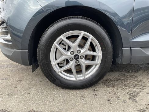 Used 2024 Ford Edge SEL image 9