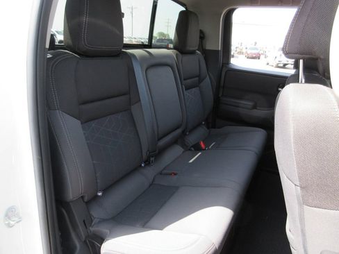 Used 2025 Nissan Frontier SV w/ SV Convenience Package RWD image 22