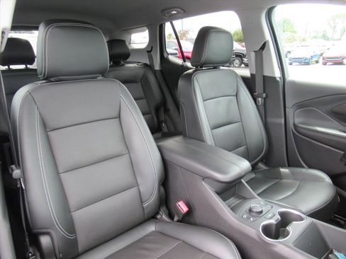 Certified 2023 GMC Terrain SLT w/ Tech Package image 9