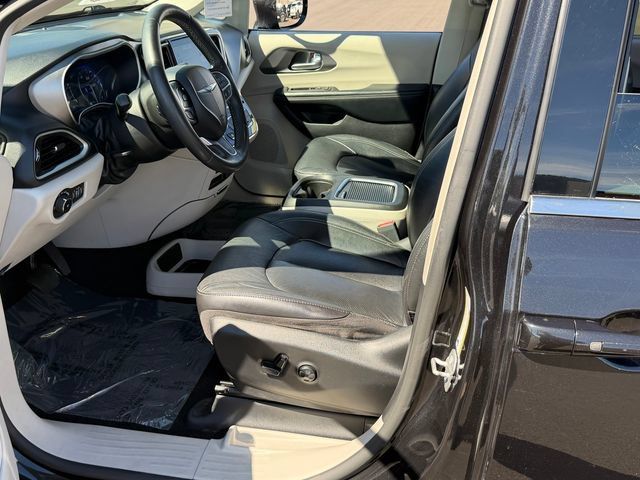 Used 2022 Chrysler Pacifica Touring-L FWD image 20