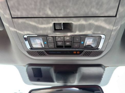 Used 2025 Ford F250 Lariat w/ Lariat Ultimate Package AWD/4WD image 48