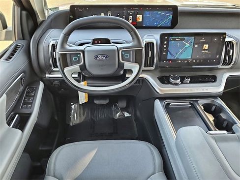 New 2025 Ford Expedition Platinum w/ Driver's Package image 21