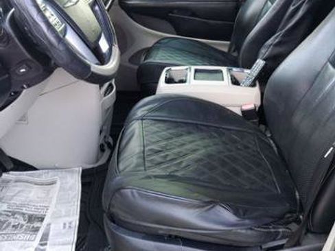 Used 2011 Chrysler Town & Country Touring-L w/ Entertainment Group #2 image 13