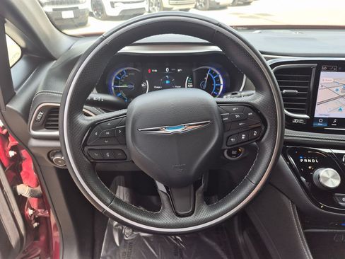 Used 2021 Chrysler Pacifica Limited w/ Uconnect Theater Family Group FWD image 16