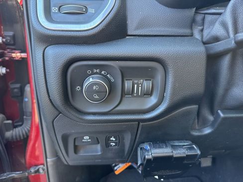 Used 2019 RAM 1500 Laramie image 8