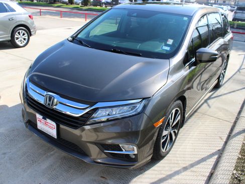 Used 2018 Honda Odyssey Elite image 4