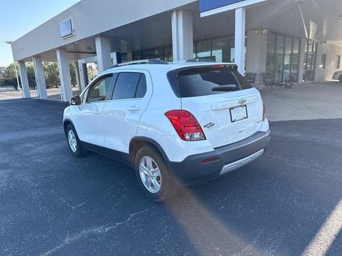 Used 2015 Chevrolet Trax LT w/ LT Sun and Sound Package FWD image 9